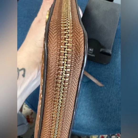 Tory Burch T Monogram Leather Zip Continental Wallet - Picture 6 of 12